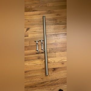 27"-54" Curtain rod with brackets